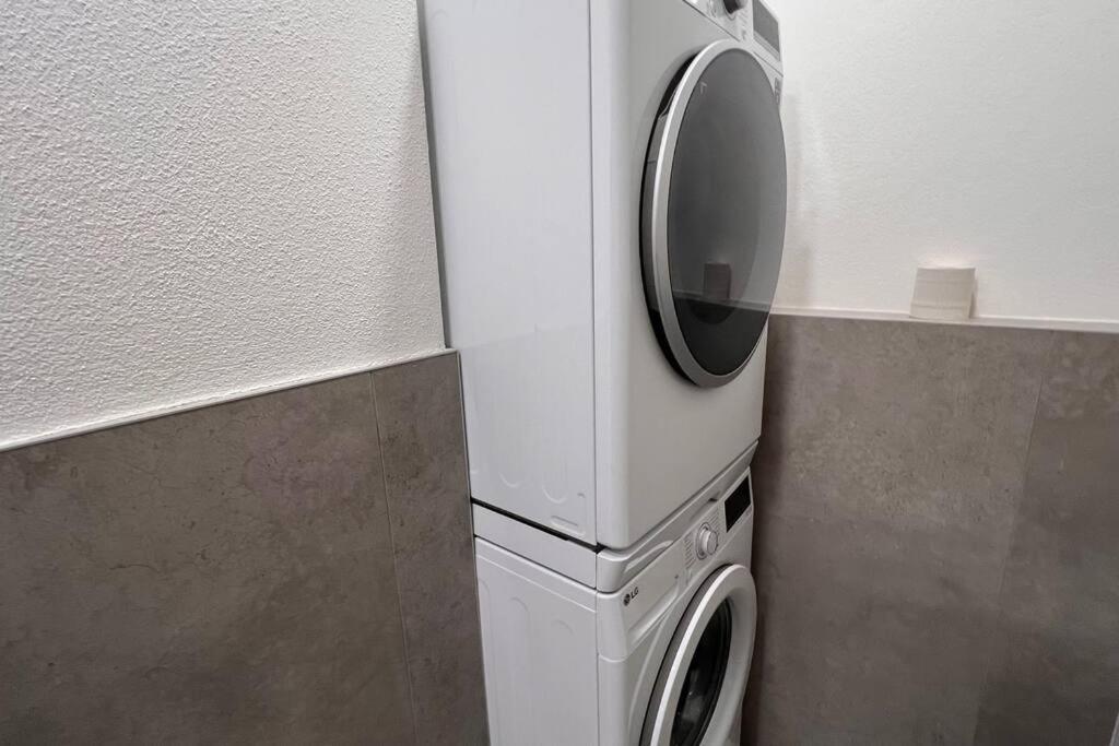 2 Room Apartment, New Building, Bosakova Street, 28 براتسيلافا المظهر الخارجي الصورة