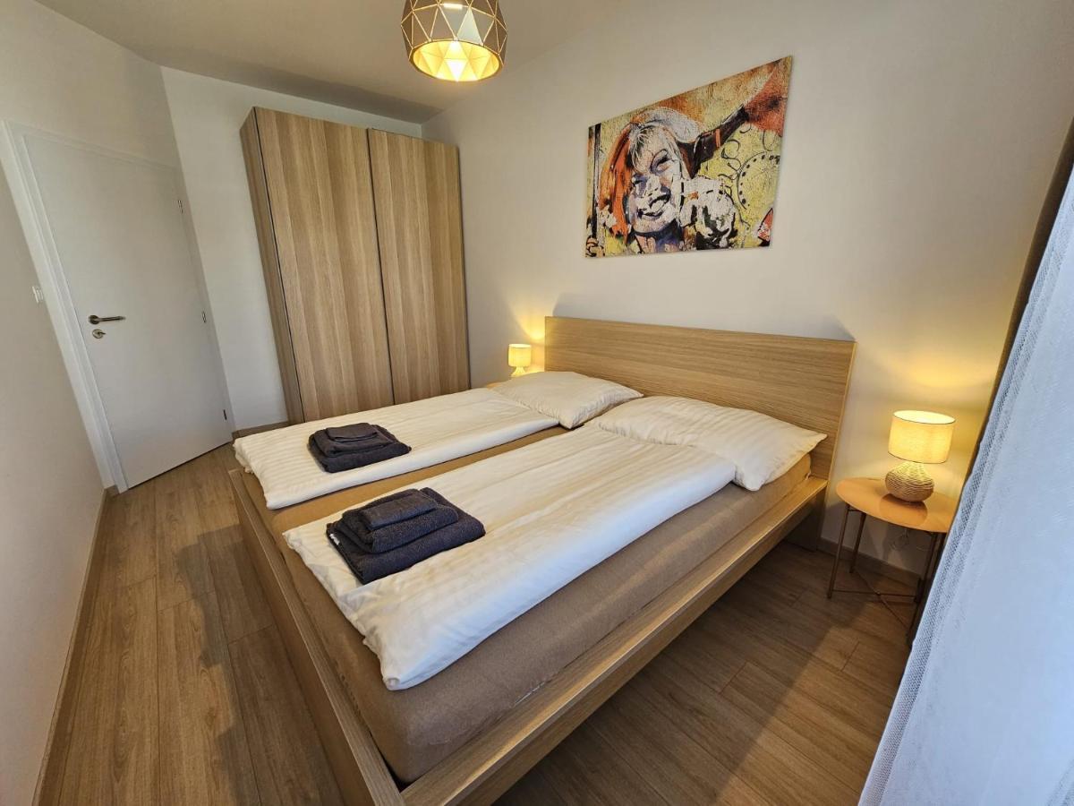 2 Room Apartment, New Building, Bosakova Street, 28 براتسيلافا المظهر الخارجي الصورة