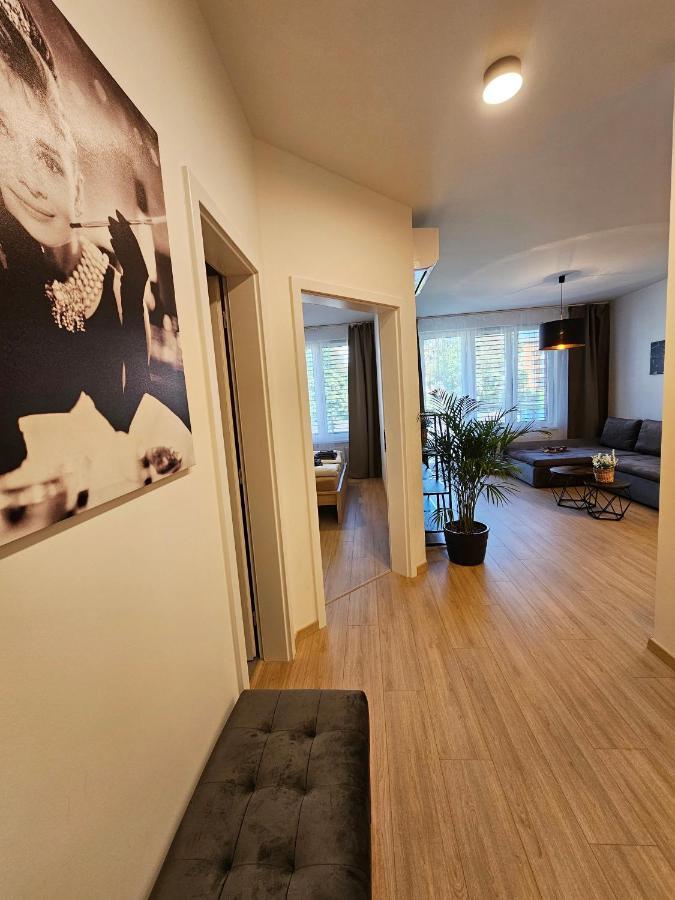 2 Room Apartment, New Building, Bosakova Street, 28 براتسيلافا المظهر الخارجي الصورة