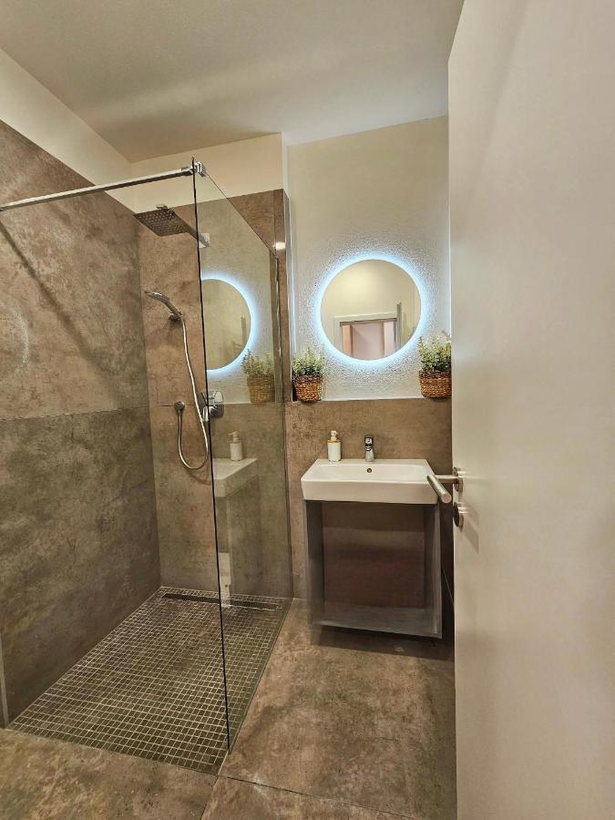 2 Room Apartment, New Building, Bosakova Street, 28 براتسيلافا المظهر الخارجي الصورة